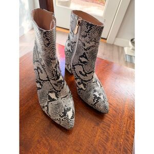 Wet Kiss Size 7 Faux Snakeskin Pointed Toe Block Heel Boots